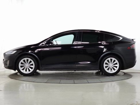 Used 2018 Tesla Model X 75D image 4