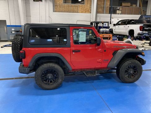 Used 2018 Jeep Wrangler Rubicon AWD/4WD image 8