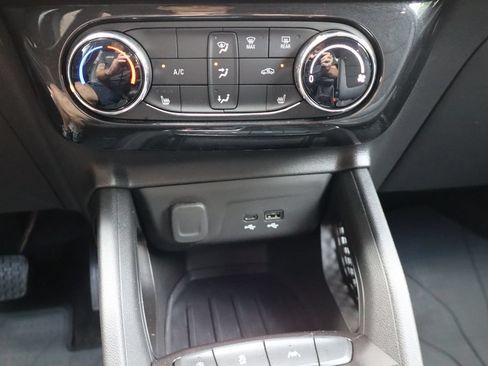 Used 2024 Chevrolet TrailBlazer LT w/ LT Cold Weather Package FWD image 8