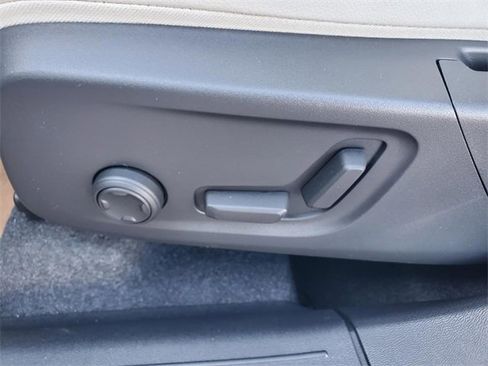 New 2026 Volvo XC40 B5 Plus w/ Protection Package Premier image 14