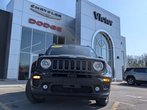 Used 2022 Jeep Renegade Latitude AWD/4WD image 2