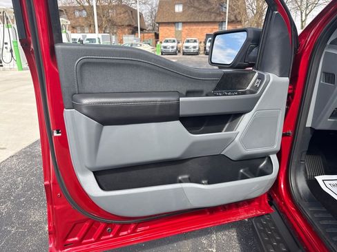 Used 2025 Ford F150 Lightning XLT image 25