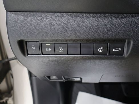 Used 2021 Toyota Venza XLE w/ Softex Package AWD/4WD image 32