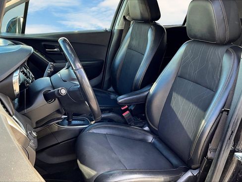 Used 2019 Chevrolet Trax LT w/ LT Convenience Package image 13