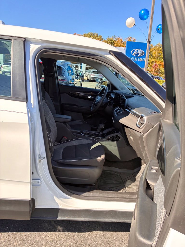 Used 2024 Chevrolet TrailBlazer LS AWD/4WD image 20