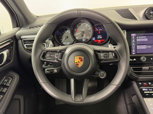 Certified 2026 Porsche Macan AWD/4WD image 11