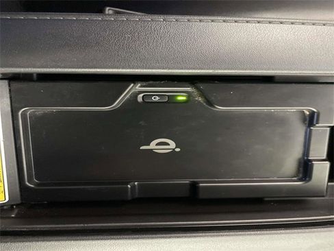 Used 2022 Toyota Highlander XLE image 27