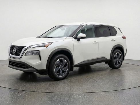 Used 2025 Nissan Rogue SV AWD/4WD image 3