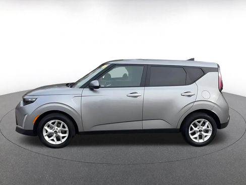 Used 2025 Kia Soul LX w/ LX Technology Package image 9