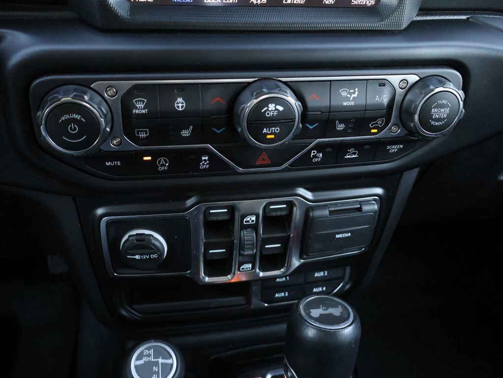 Used 2022 Jeep Wrangler Unlimited Sahara w/ LED Lighting Group AWD/4WD image 23
