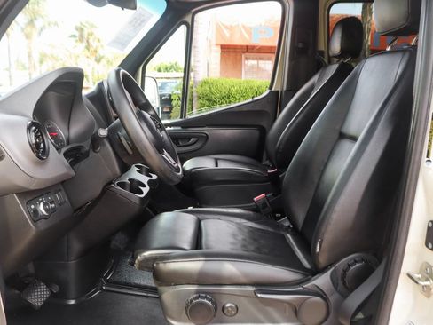 Used 2023 Mercedes-Benz Sprinter 2500 image 20