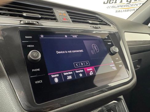 Used 2023 Volkswagen Tiguan SE R-Line FWD image 17