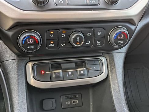 Used 2023 GMC Acadia Denali w/ Denali Ultimate Package FWD image 27