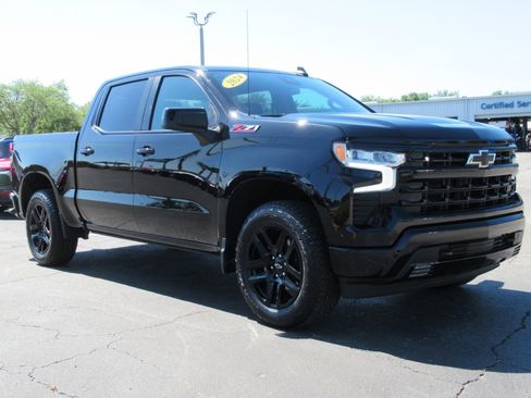 Used 2024 Chevrolet Silverado 1500 RST w/ Z71 Off-Road Package AWD/4WD image 4