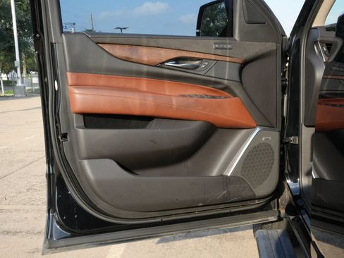 Used 2019 Cadillac Escalade ESV Premium Luxury RWD image 14