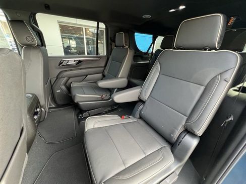 New 2025 Chevrolet Suburban Premier image 23