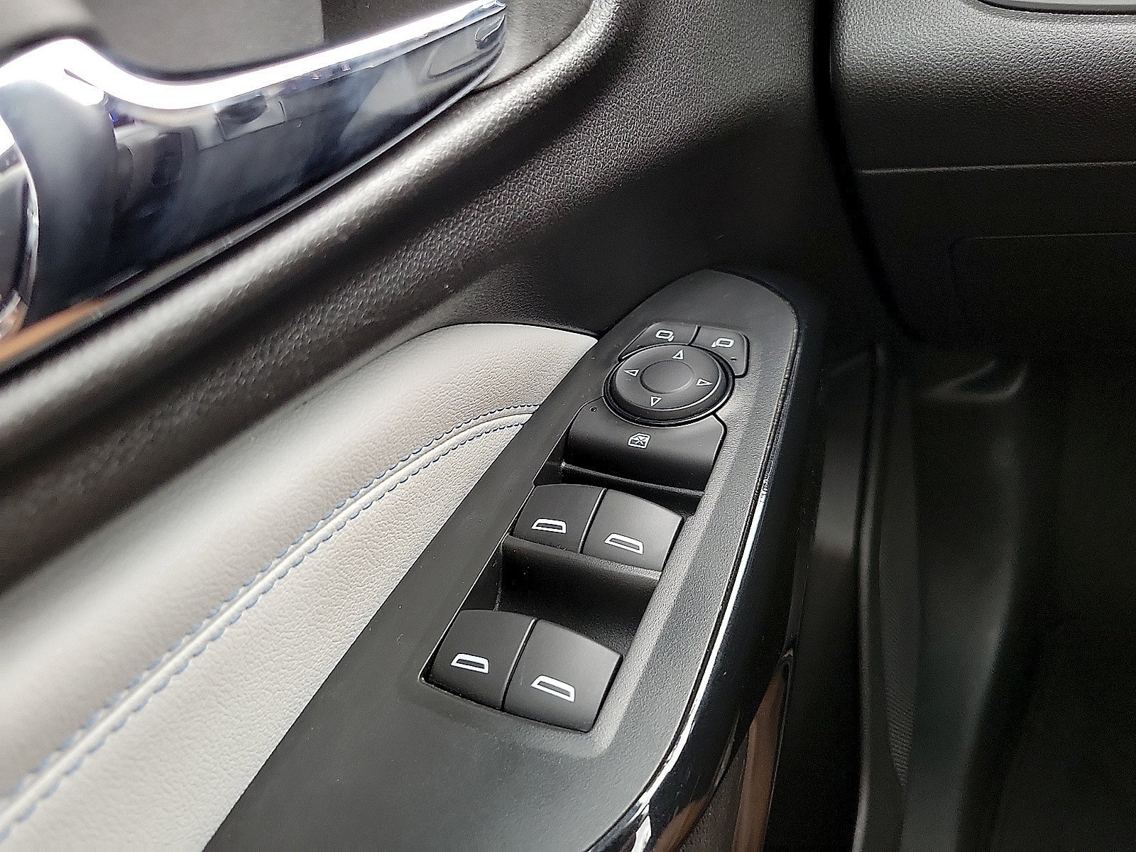 Used 2025 Chevrolet Trax LT w/ LT Convenience Package FWD image 13