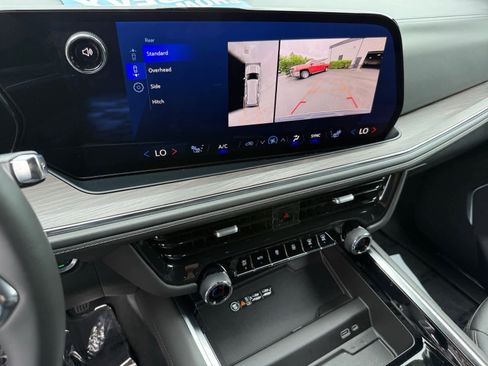 Used 2025 Chevrolet Tahoe Z71 AWD/4WD image 19