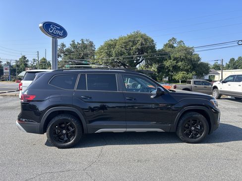 Used 2024 Volkswagen Atlas Peak Edition SE AWD/4WD image 8