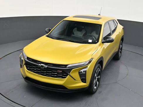 Used 2024 Chevrolet Trax RS w/ Sunroof Package image 21