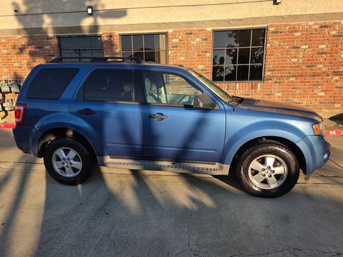 Used 2010 Ford Escape XLT image 7