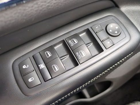 Used 2016 Jeep Grand Cherokee Limited image 25