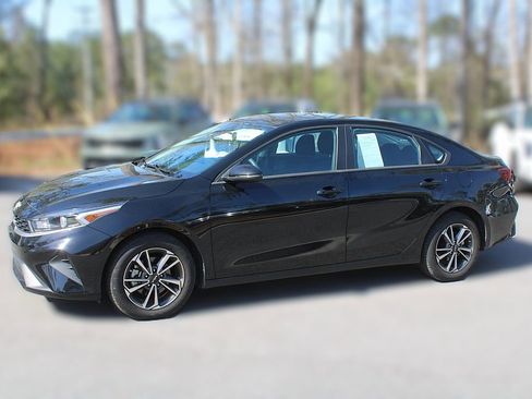 Certified 2024 Kia Forte LXS w/ LXS Technology Package image 3