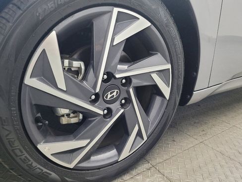 Used 2025 Hyundai Elantra SEL image 31