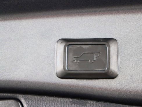 Used 2021 Toyota RAV4 XLE Premium image 31