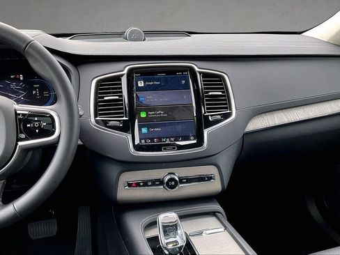 Certified 2025 Volvo XC90 T8 Ultra w/ Lounge Package image 9