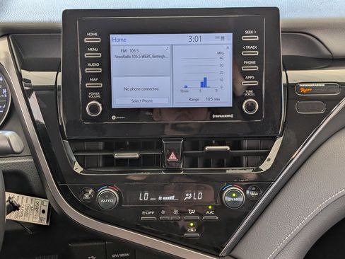 Used 2022 Toyota Camry SE image 25