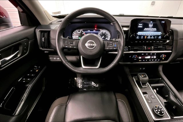 Used 2024 Nissan Pathfinder SL AWD/4WD image 6