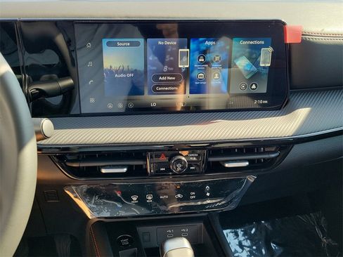 New 2026 Nissan Kicks SR w/ Illumination Package image 9