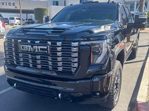 Used 2025 GMC Sierra 3500 Denali Ultimate AWD/4WD image 4
