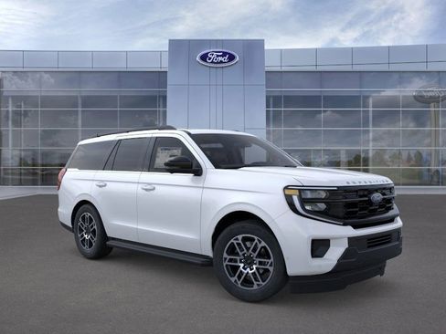 New 2025 Ford Expedition Active image 7