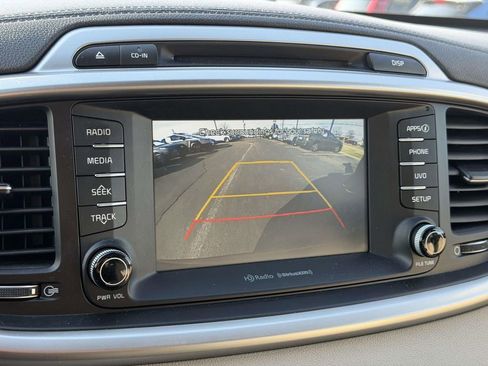 Used 2017 Kia Sorento LX w/ LX Convenience Package image 23