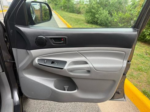 Used 2014 Toyota Tacoma 4x4 Access Cab image 24