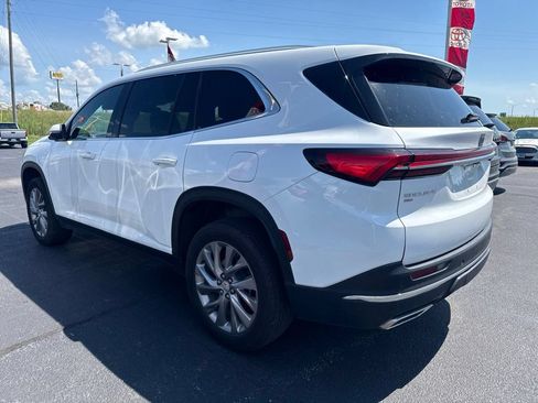 Used 2025 Buick Enclave Preferred AWD/4WD image 4