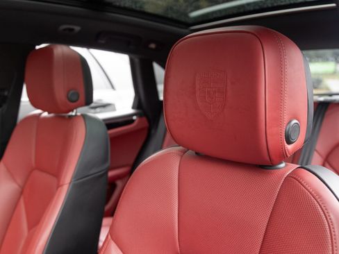 Certified 2023 Porsche Macan S AWD/4WD image 22