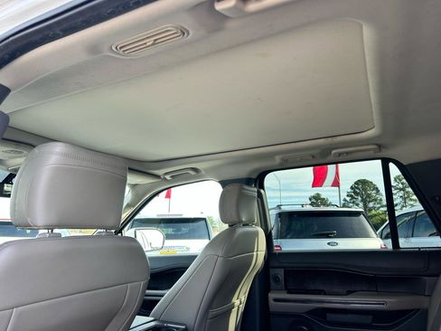 Used 2018 Ford Expedition Max Limited image 18