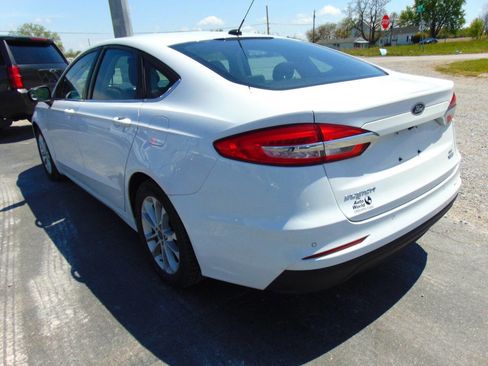 Used 2020 Ford Fusion SE FWD image 6