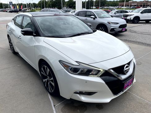 Used 2017 Nissan Maxima Platinum FWD image 4