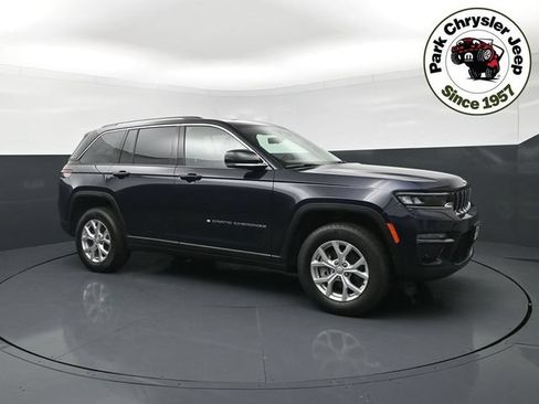 Used 2023 Jeep Grand Cherokee Limited w/ Luxury Tech Group II AWD/4WD image 1