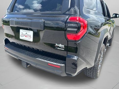 Certified 2025 Toyota 4Runner SR5 AWD/4WD image 30