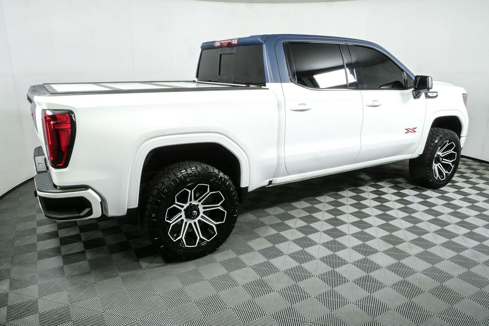 Used 2022 GMC Sierra 1500 AT4X AWD/4WD image 2