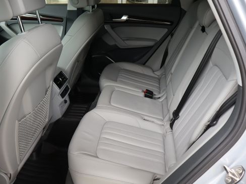 Used 2019 Audi Q5 2.0T Premium Plus w/ Premium Plus Package AWD/4WD image 32