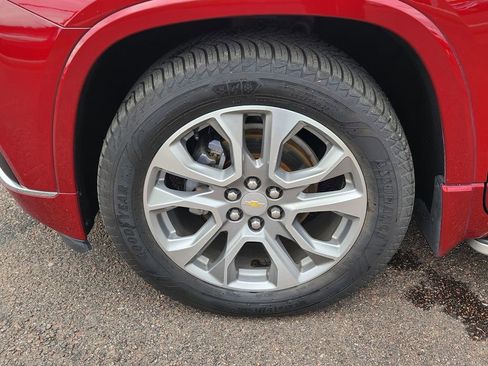 Used 2020 Chevrolet Traverse Premier w/ LPO, Black Accent Package image 24