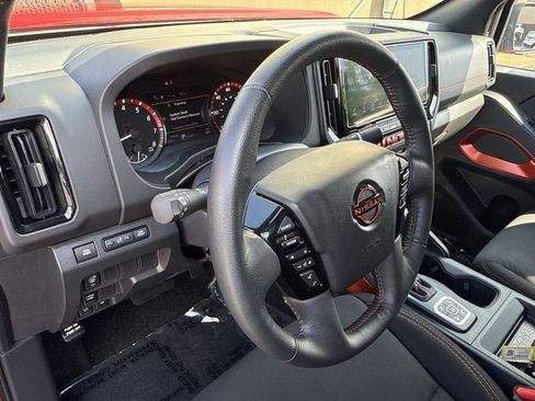 Used 2026 Nissan Frontier PRO-4X AWD/4WD image 16