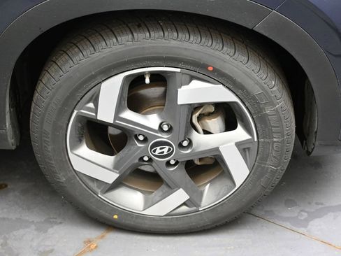 Used 2022 Hyundai Venue Limited FWD image 10