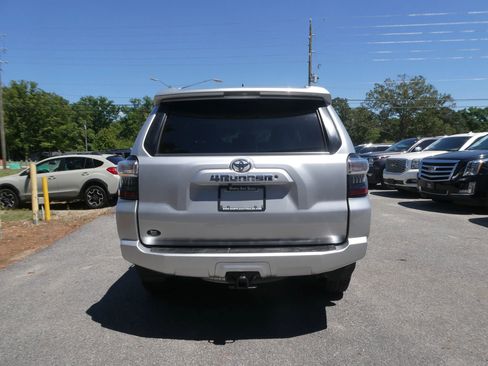 Used 2016 Toyota 4Runner SR5 AWD/4WD image 6